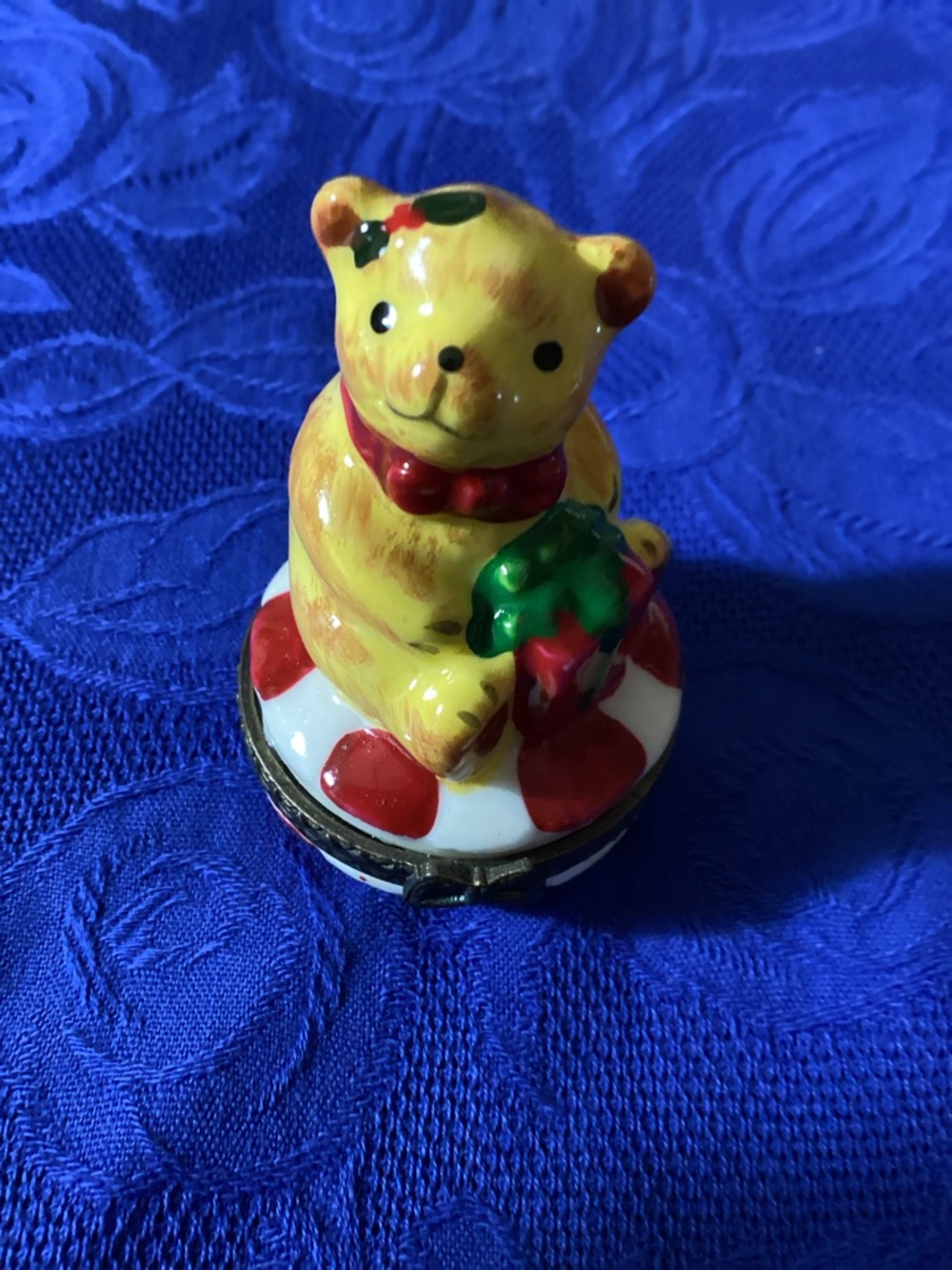 Porcelain Collectible Hinged Trinket Boxes. - Picture 5 of 5